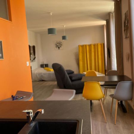 Millau Superbe Studio 35M2 Centre Ville Calme Et Ajoure ภายนอก รูปภาพ